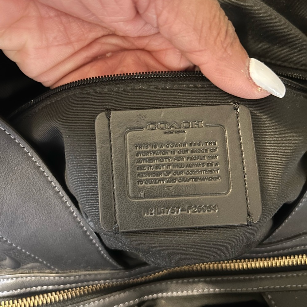 Coach Embossed Lexy shoulder Bag in beautiful black leather - Picture 15 of 17
